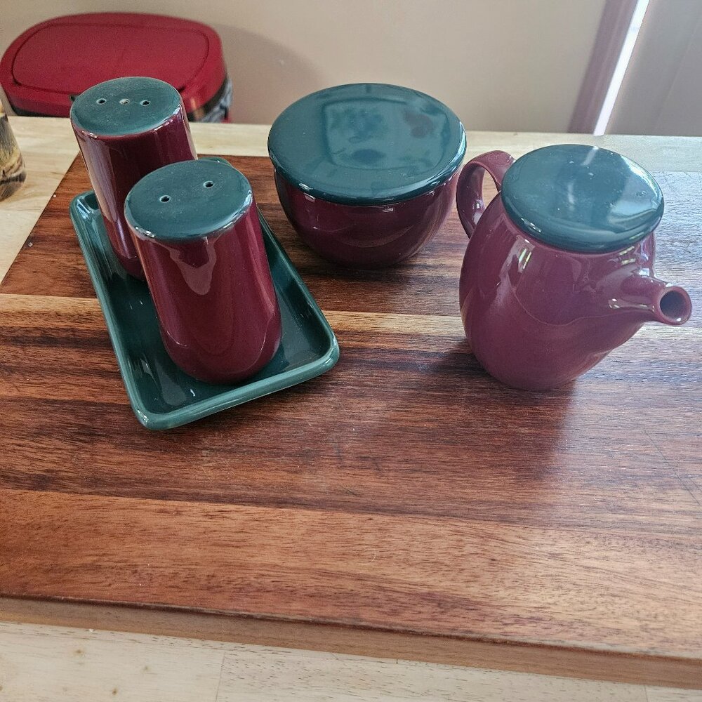 nancy calhoun ceramic set, includes creamer covered sugar bowl salt&pepper&tray